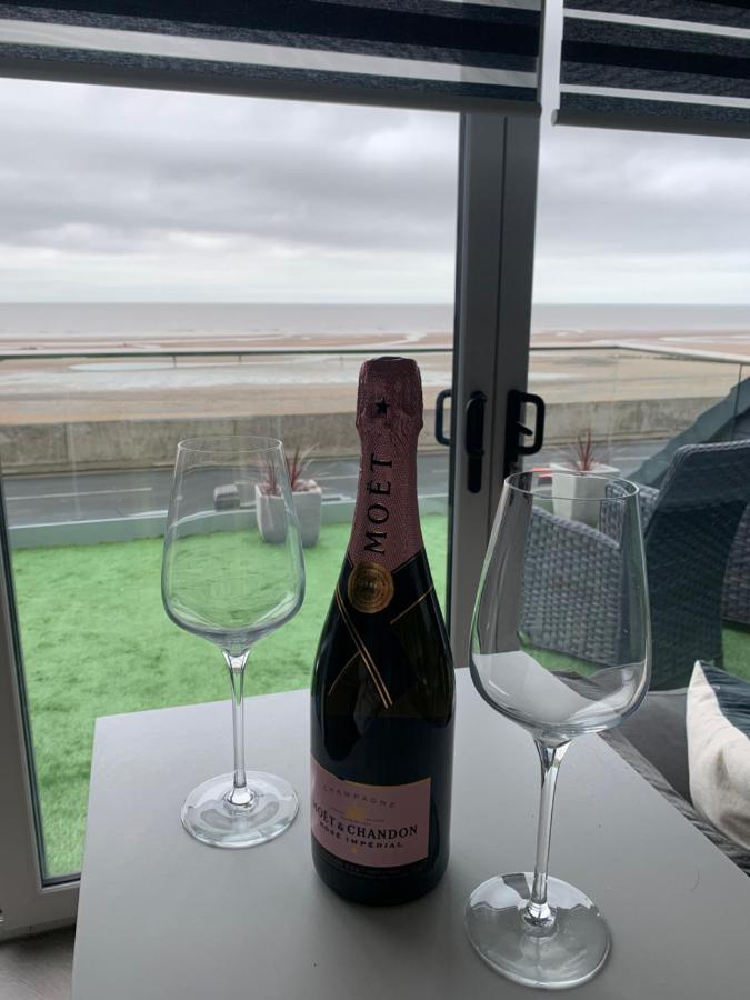 Beach View Apartment With Balcony And Sea View - Pet Friendly Cleveleys Exterior foto