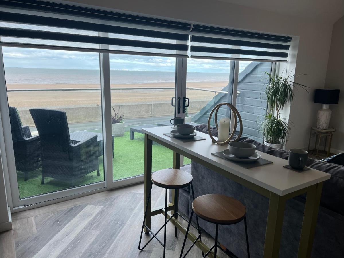 Beach View Apartment With Balcony And Sea View - Pet Friendly Cleveleys Exterior foto
